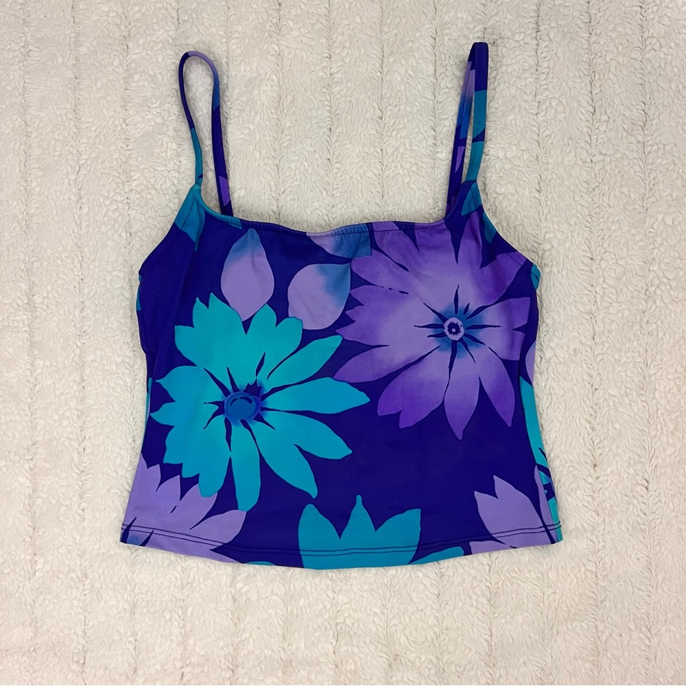 Vintage 90s bikini tank top perfect for surfing or a cute beach outfit! ☀️